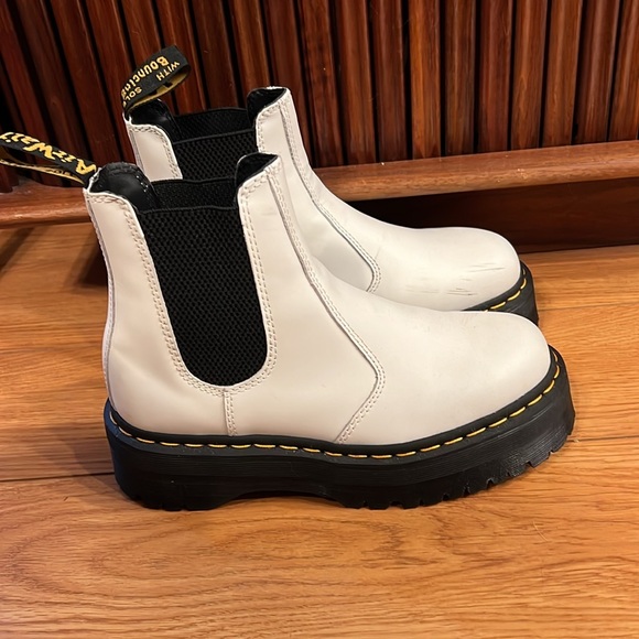 Dr Martens 2976 Platform Chelsea Boot - Picture 4 of 13